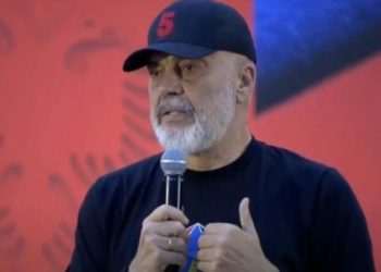 Rama për vajzat e dashuruara: Fuqinë tuaj tërheqëse përdoreni për djemtë e lëkundur! Nëse thonë që do votojnë për bufin, lërini