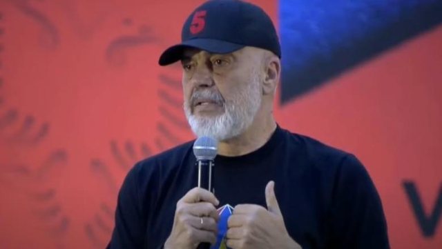 Rama për vajzat e dashuruara: Fuqinë tuaj tërheqëse përdoreni për djemtë e lëkundur! Nëse thonë që do votojnë për bufin, lërini