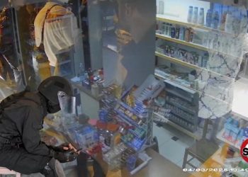 Sarandë, adoleshentët dhunojnë 3 persona në prani të policisë