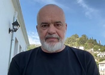 “Pse nuk bën debat me Berishën?”, Rama në Gjirokastër: Me bufin?! Ai është në rrëshqitje e sipër