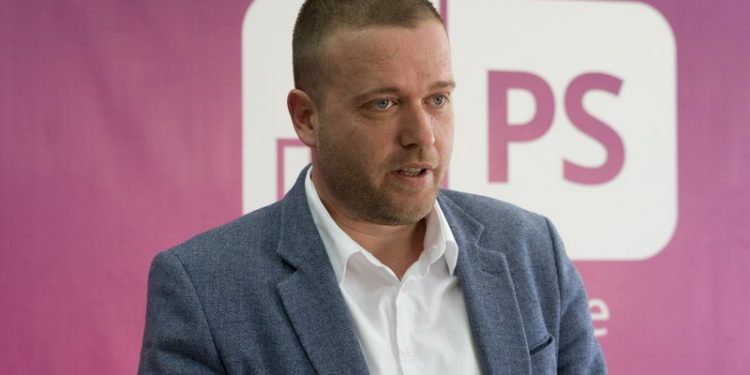 Ardit Bido pyet Berishën: Doktor, na thuaj, Himara është minoritet grek a jo?