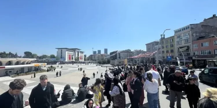 Tërmeti 6,2 ballë, flet shqiptari në Stamboll: Tronditje shumë e madhe, na paralajmëruan që nuk duhet të futemi në banesa