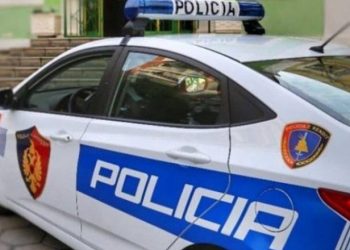Fshehu armë në banesën e një të moshuare, shpallet në kërkim i riu në Memaliaj