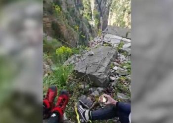 7 turistë spanjollë bllokohen në Nivicë të Tepelenës, ndërhyn policia