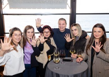 Gjiknuri takim me vajzat dhe gratë socialiste të Vlorës: Kërkoj mbështetjen tuaj!