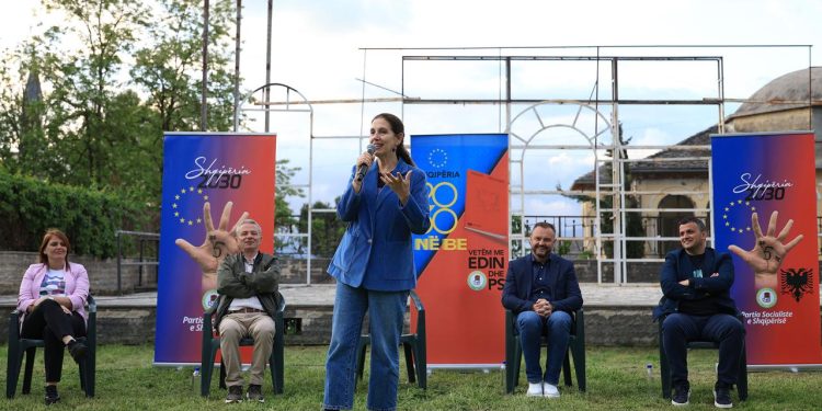 Kumbaro: Dunavati po zhvillohet si Qafa e Pazarit, Gjirokastra turistike është realitet