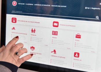 Berisha premton të “zhbëjë” e-Albania: Është bërë si telefon i prishur. Të plas shpirtin! Do rikthejmë zyrat për qytetarët