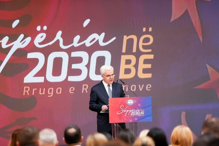 Xhafaj reagon për sulmet: U gatuan nga kuzhinierët e çorbës së vjetër. Asgjë nuk është e vërtetë!