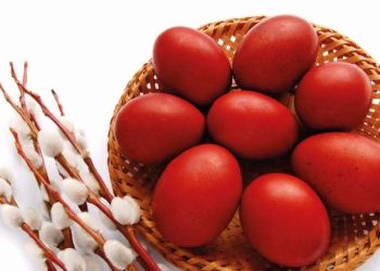 Veza e kuqe e Pashkës dhe simbolika e saj