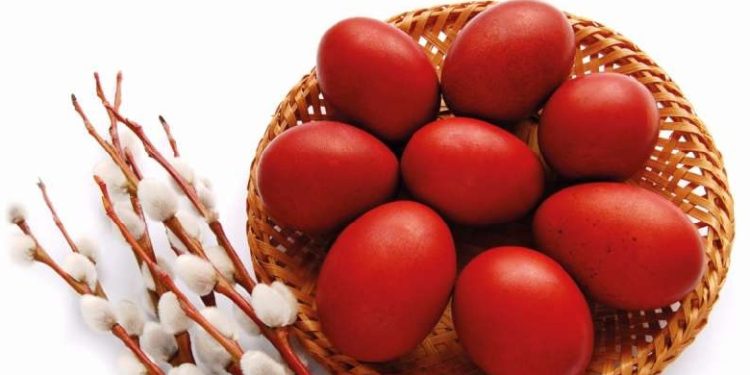 Veza e kuqe e Pashkës dhe simbolika e saj