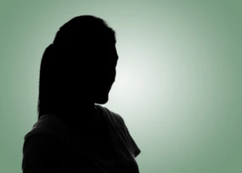 “Më ndërhyn në jetën private”/ Akuza mes grave, njëra nën hetim