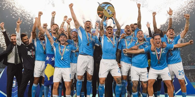 Napoli kampion, Rrahmani feston me flamurin e Kosovës (FOTO)