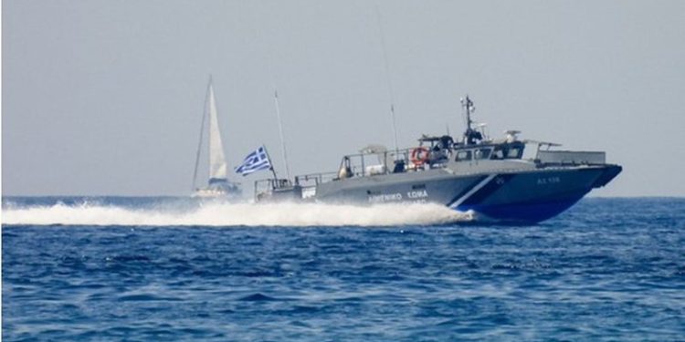 E rëndë në Greqi, pasagjeri sulmon me thikë kapitenin e anijes me turistë