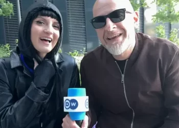 Gazetarët e huaj të mahnitur nga “Zjermi” i Shqipërisë, historia e dy këngëtarëve që mund të bëjnë historinë