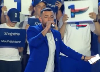 Stresi në mitingun e PD: I thash Noizy-t, je tek partia e gabuar! Berisha, doktori i zemrës time!