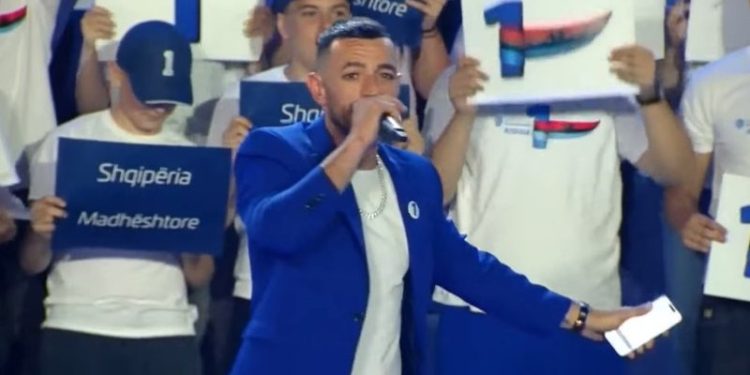 Stresi në mitingun e PD: I thash Noizy-t, je tek partia e gabuar! Berisha, doktori i zemrës time!