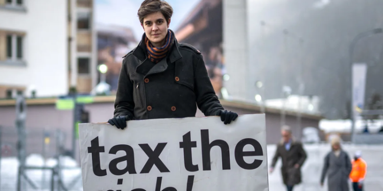 “Nuk bëra asgjë për t’i merituar” – Trashëgimtarja 33-vjeçare do të shpërndajë 27 milionë euro për të varfrit