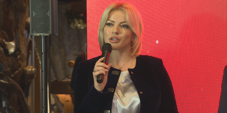 Gazetarja: Në Shqipëri duhet të mendohesh mirë, para se të bësh fëmijë. Këtu edhe qumështi është i skaduar