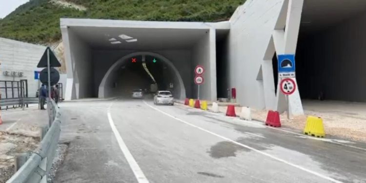 Hapet tuneli i Llogarasë