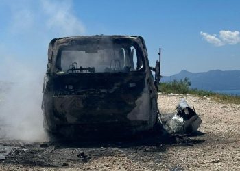 Digjet makina me turistë në Lukovë