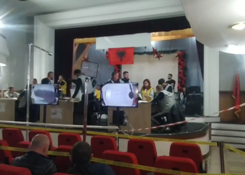 Nis procesi i numërimit të votave në Tepelenë (VIDEO)