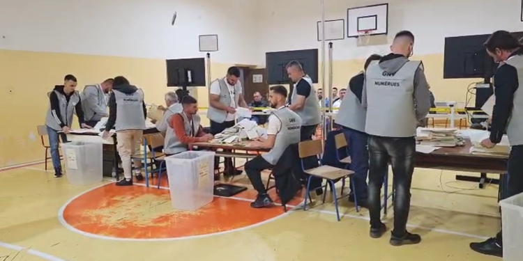 Nis numërimi i votave në Këlcyrë (VIDEO)