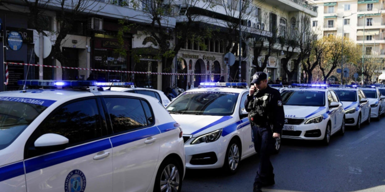 Zbulohen katër laboratorë të falsifikimit të pasaportave shqiptare e greke, 23 të arrestuar