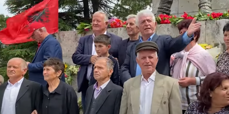 Përkujtohet Kongresi i Përmetit, ithtarët e Enver Hoxhës dhe Partisë Komuniste mblidhen së bashku