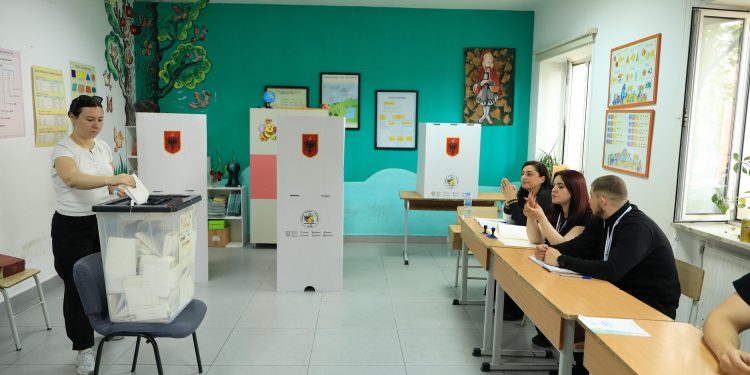Dështon mbledhja në KQZ, s’ka shtyrje të orarit për votimin në Vlorë