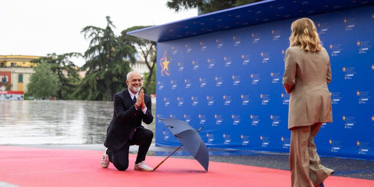 Mediat greke komentojnë ‘dashurinë’ e Ramës për Melonin