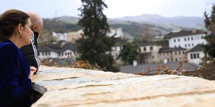 Për Gjirokastrën, Edi Ramën dhe Mirela Kumbaron