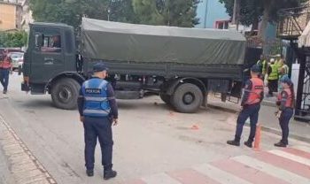 Mbërrijnë në Sarandë materialet zgjedhore