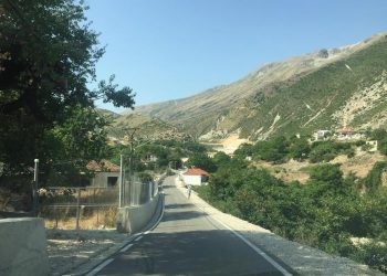 Gardh në hapësirën publike në Salari të Tepelenës, nën hetim 64-vjeçari