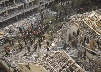 Nisin sulmet ndaj infrastrukturës ushtarake iraniane, Teherani bombardon disa qytete izraelite