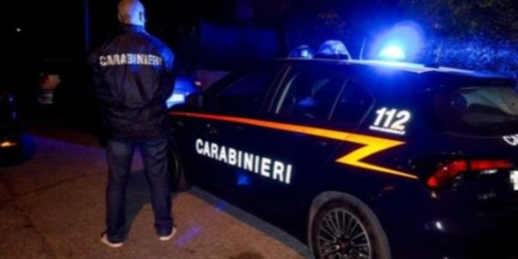 As spraji me piper nuk i ndaloi, 2 shqiptarët dhunojnë karabinierët gjatë aksionit, arrestohen pas rrëmujës para lokalit