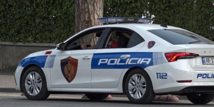 Në kërkim për prodhim dhe shitje të narkotikëve, arrestohet 23-vjeçari në Tiranë