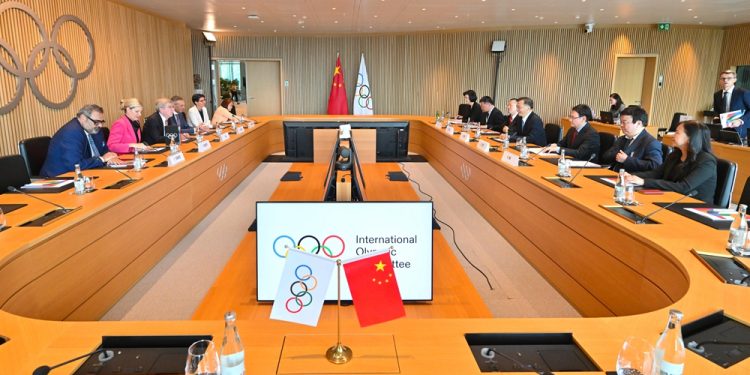 Transmetimi i veprimtarive sportive/ Presidenti i CMG-së takohet me Bach dhe Coventry të KON-it