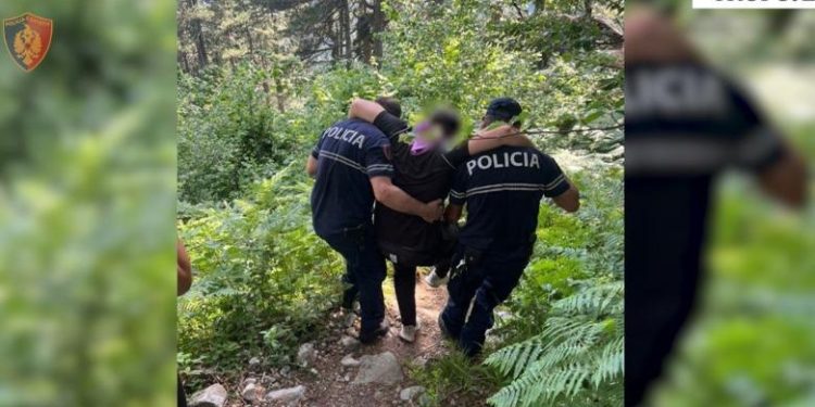 Turisti nga Kosova rrëzohet në Valbonë dhe lëndohet në këmbë, shpëtohet nga policia pas dy orësh kërkime