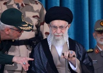 Kërcënimi: 007 amerikane i dërguan SMS Khameneit me koordinatat e vendstrehimit të tij