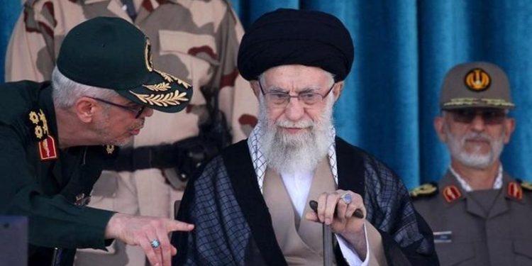 Kërcënimi: 007 amerikane i dërguan SMS Khameneit me koordinatat e vendstrehimit të tij