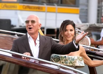 Dasma e Jeff Bezos dhe Lauren Sanchez: Sa kushton unaza e madhe e fejesës së Lauren?