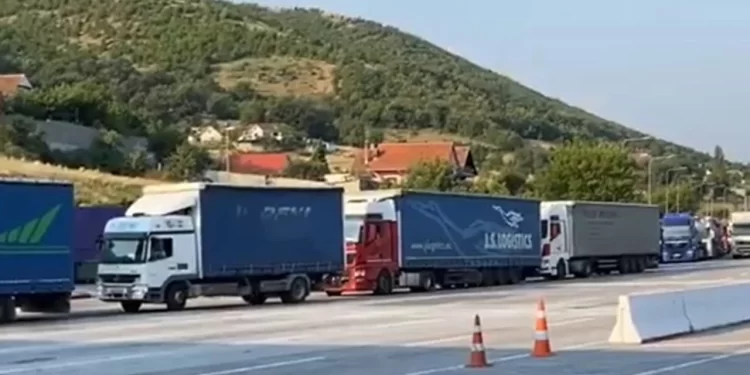 Sezoni turistik, ja kufizimi për qarkullimin e mjeteve të rënda nëpër rrugë