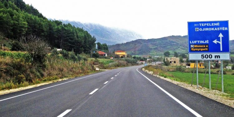 I dehur në rrugën Gjirokastër-Tepelenë, arrestohet shoferi i autobusit