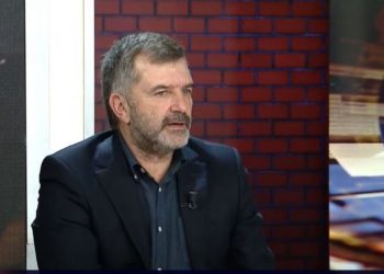 Andi Bushati: Macron e Meloni e kanë “vëlla” Edi Ramën, PD merret me raporte koti ndërkombëtare