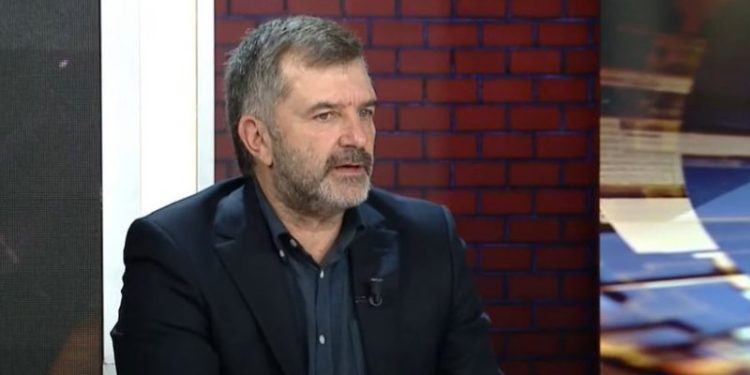 Andi Bushati: Macron e Meloni e kanë “vëlla” Edi Ramën, PD merret me raporte koti ndërkombëtare