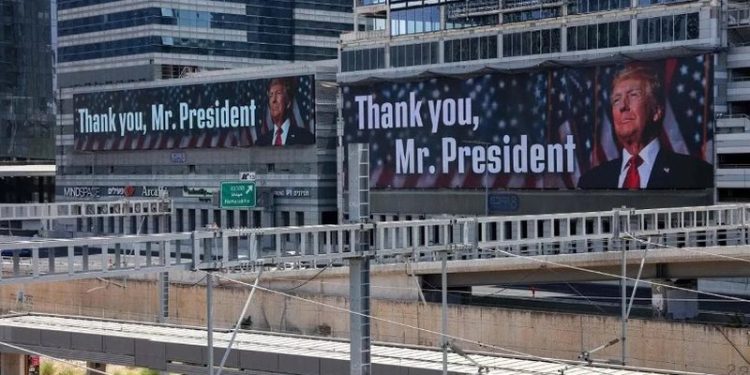 ”Faleminderit, zoti President”/Në Tel Aviv shfaqen pankarta pro Trump pasi SHBA bombardoi lokacionet bërthamore të Irani