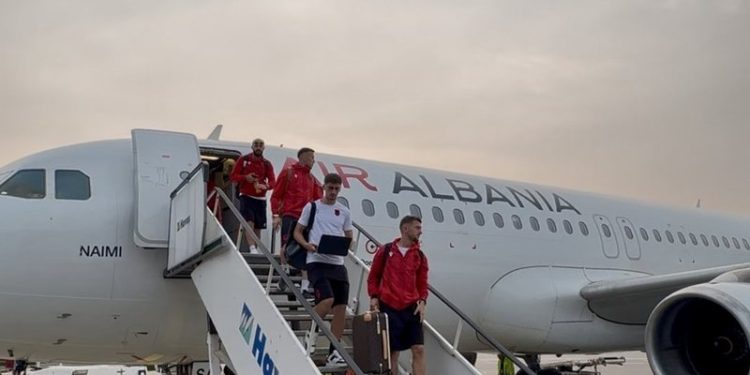 Kombëtarja mbërrin në Riga për ndeshjen ndaj Letonisë