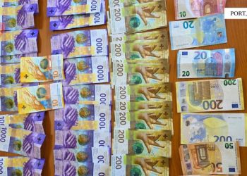 Fshehën në trup gati 23 mijë franga zvicerane dhe qindra euro, iu sekuestrohen në Durrës