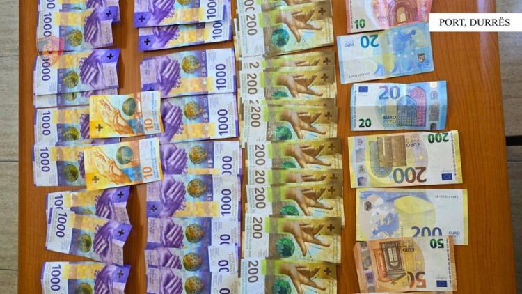 Fshehën në trup gati 23 mijë franga zvicerane dhe qindra euro, iu sekuestrohen në Durrës