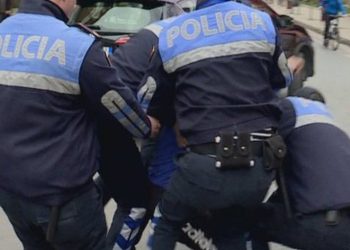 Shfrytëzonin për prostitucion një 38-vjeçare, kapen dy të moshuarit në Tiranë